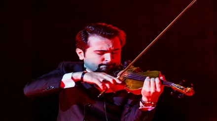 大阪での国際音楽コンクールで、イラン人バイオリニストが決勝へ