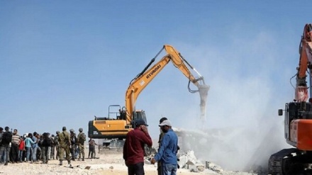 İşgal güçleri Eriha yakınlarında 3 Filistinlinin evini yıktı