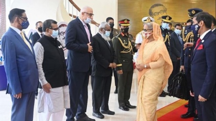 নয়াদিল্লি গেলেন শেখ হাসিনা, শেষ মুহূর্তে বাদ পড়লেন পররাষ্ট্রমন্ত্রী