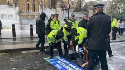 Arresto dei manifestanti in Inghilterra 