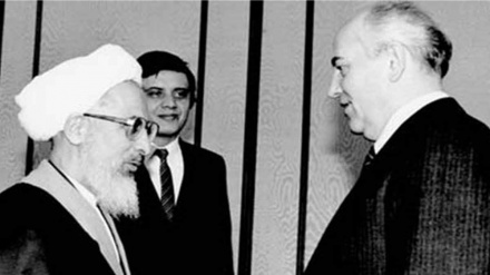 Sabiğ Sovet İttifoği oxonə lider bıə Qorbaçovi maq 