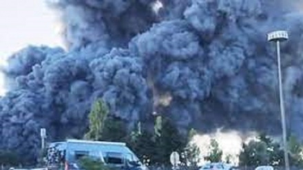 Massiccio incendio nella capitale della Francia