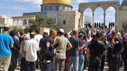 Hamas Tanggapi Aksi Penyerbuan Zionis ke Masjid Al-Aqsa