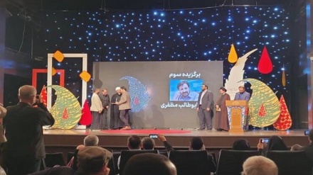 ابوطالب مظفری در جشنواره جهانی شعر آیینی خوش درخشید