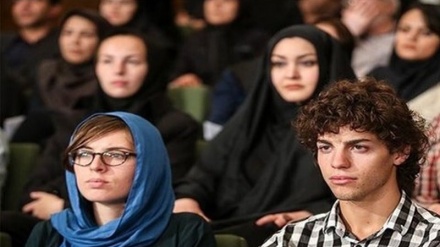 تحصیل ۶ هزار دانشجوی خارجی در رشته‌های علوم پزشکی در ایران