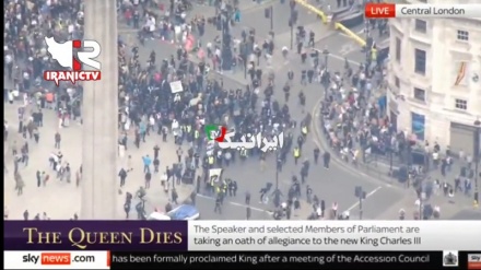 İngiltere medyası protestocu kalabalığı kraliçenin hayranları olarak gösterdi
