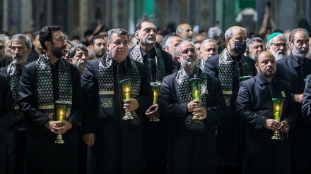 イランで、シーア派８代目イマームの追悼行事が開催