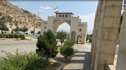 Gerbang al-Quran di Shiraz, Iran