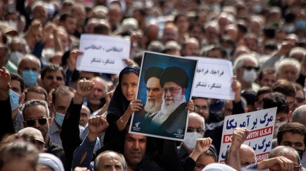 伊朗多地民众举行游行声援政府反对暴力
