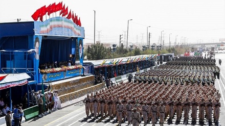رژه نیروهای مسلح در آغاز هفته دفاع مقدس در ایران 
