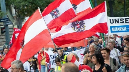 Manifestazione a Vienna contro sanzioni anti-russe