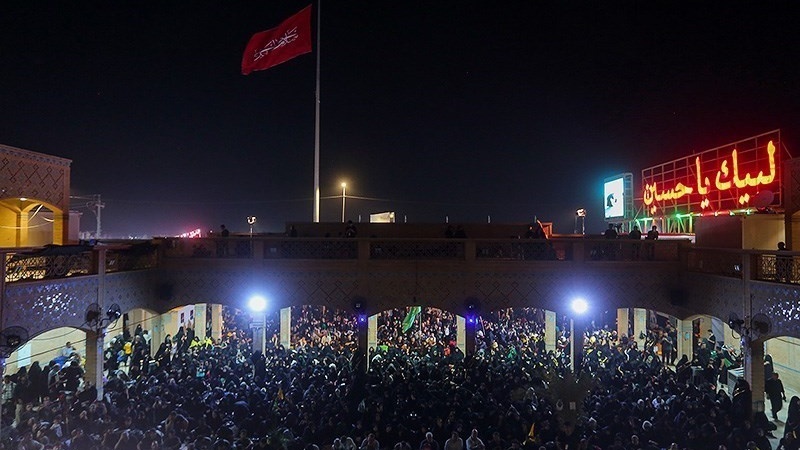 (FOTO) Pellegrini su strada Najaf verso Karbala - 1