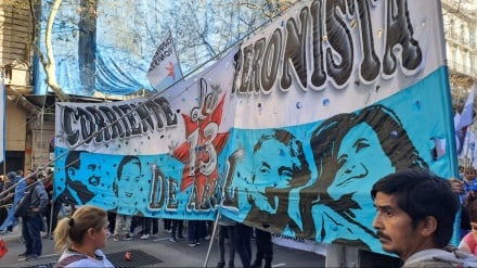Attentato alla vice presidente, migliaia in piazza a Buenos Aires per sostenere Kirchner