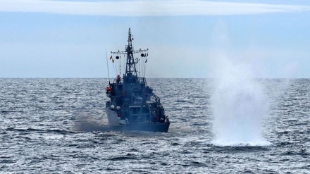  Un navire de l'OTAN explose