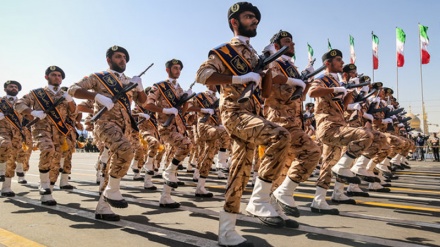 Fillimi i paradës së Forcave të Armatosura të Republikës Islamike të Iranit