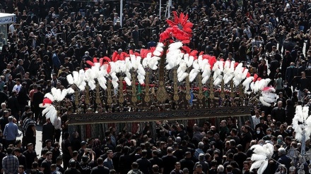 Iranians mourn martyrdom anniversary of Imam Reza (AS)