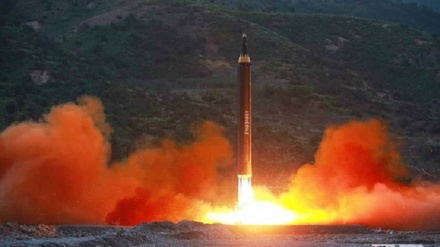 北朝鮮が未明に弾道ミサイル２発発射、約３５０キロ飛行