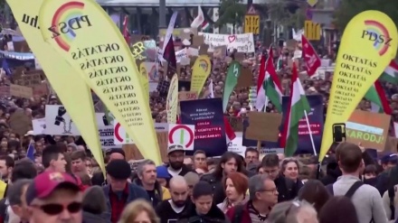  Hungarians rally against ‘runaway inflation’