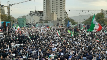 Ratusan Ribu Warga Mashhad Sambut Jenazah Syuhada Shiraz
