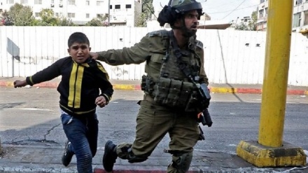 د صهیونیست رژیم په زندانونو کې د فلسطیني ماشومانو شکنجه کېدل