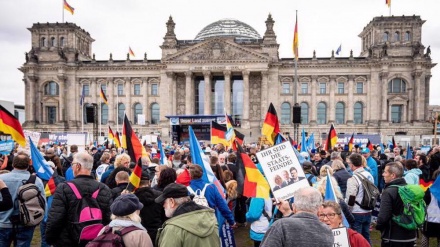 Massive rallies held in EU against Russia sanctions, soaring energy prices