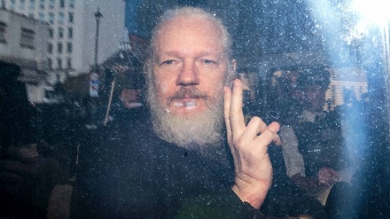 Inghilterra, catena umana a Londra contro estradizione Assange