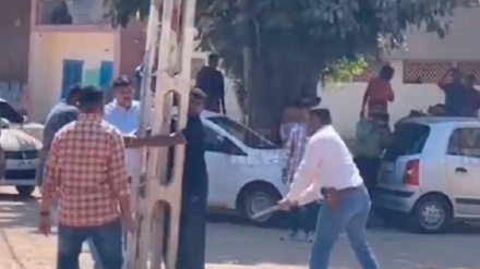 भारत में चरम पर कट्टरवाद, धर्म के नाम पर अब प्रशासन भी क़ानून की उड़ाने लगा धज्जियां!