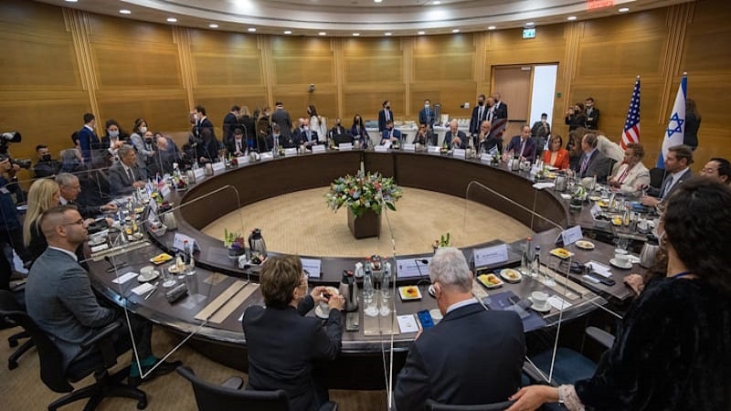 התמכרות להסתה, לגזענות, לגזל ולהתעמרות