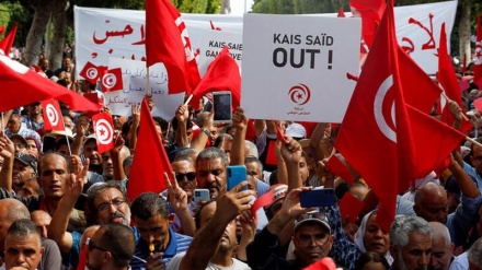 Protesta e mijëra tunizianëve kundër Ghejs Sa'id