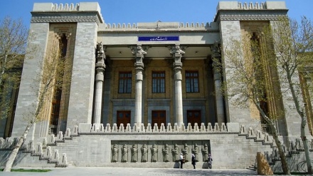 İngiltere Büyükelçisi İran Dışişleri'ne çağrıldı