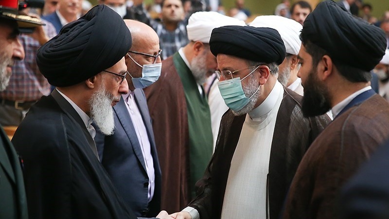 Presiden Republik Islam Iran Sayid Ebrahim Raisi (kanan).