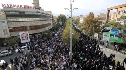 Usai Salat Jumat, Rakyat Iran Turun ke Jalan Kecam Serangan Teroris di Shiraz