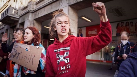 Ungheria, folla nel centro Budapest a sostegno degli insegnanti 