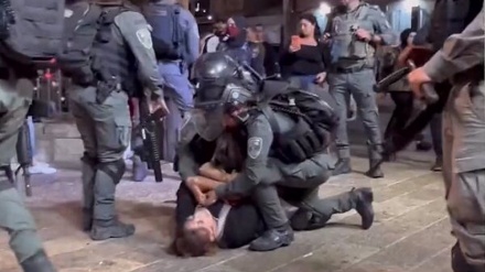 Israelische Streitkräfte greifen palästinensische Frauen gewaltsam an