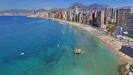 Caro bollette, boom di viaggi degli europei verso il caldo di Spagna