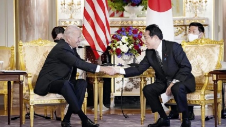 日米首脳が電話会談、緊密連携を確認