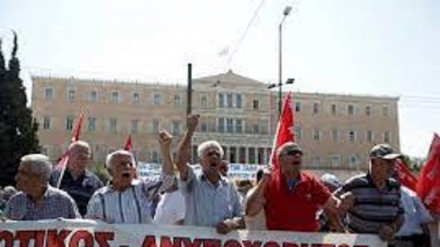 Grecia, manifestazione dei pensionati ad Atene
