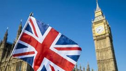 Migliaia di cittadini inglesi chiedono lo scioglimento del governo