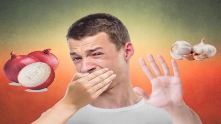 ۱۲ راهکار فوق العاده برای رفع بوی سیر و پیاز در دهان