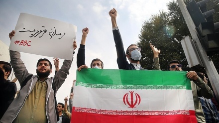 Students protest UK meddling, Iran summons German ambassador