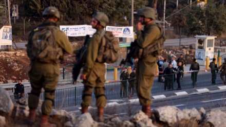 Palästinensische Kinder verletzt, als israelische Truppen Schule im Westjordanland stürmen 