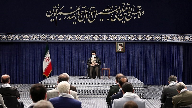 Ayatullah al-Udzma Sayid Ali Khamenei dan  Peserta dan panitia Kongres Syuhada Atlet dan para ibu syuhada atlet, Minggu (11/10/2022).