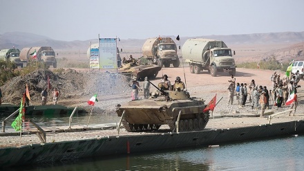 Unit-Unit Lapis Baja AD IRGC Melintasi Sungai Aras