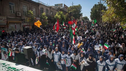 Ribuan Muslimah Kermanshah Kecam Penodaan terhadap Hijab