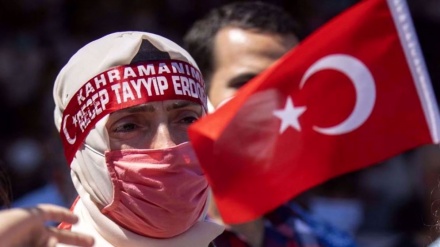 Turchia, Erdogan propone referendum sul diritto delle donne di indossare l'hijab