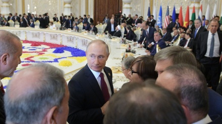 プーチン露大統領、「世界の金融システムの刷新を」