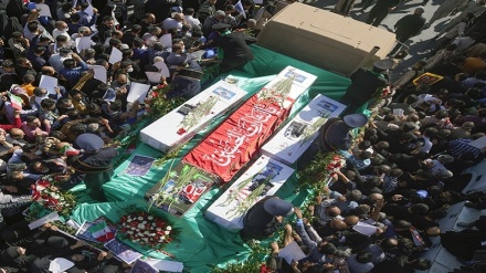 イラン南部テロ攻撃の殉教者の葬儀が実施