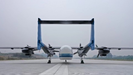 中国大型四发无人机首飞成功