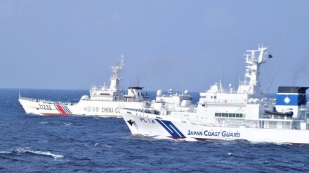 中国海警局の船2隻が日本の領海に侵入、尖閣諸島沖で