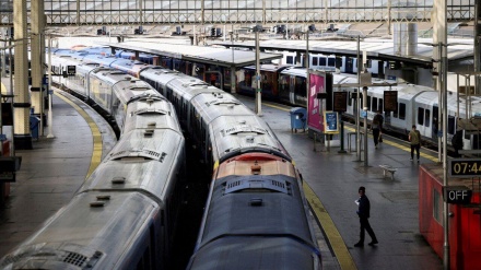 Greva mbarëkombëtare e punonjësve të hekurudhave paralizon transportin në Angli